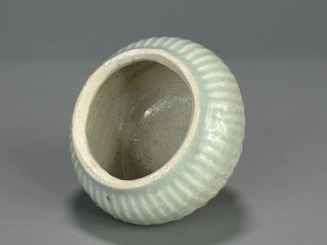 古玩陶瓷青白釉瓜棱罐真品鑒賞圖