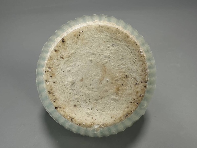 古玩陶瓷青白釉瓜棱罐真品鑒賞圖