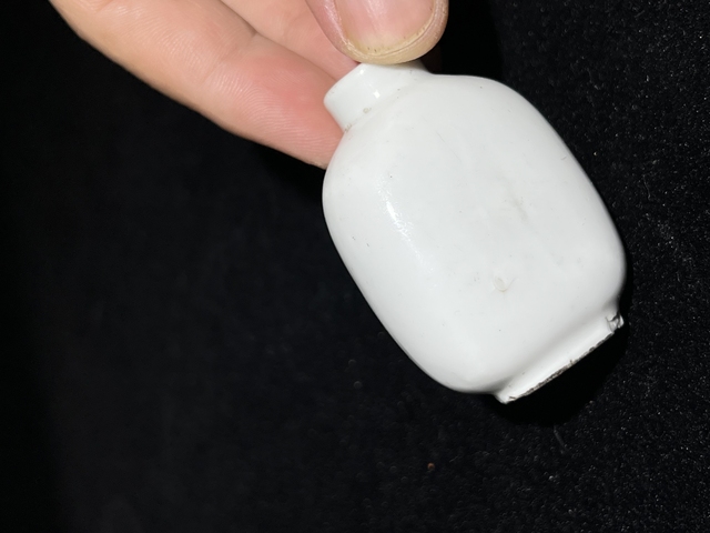 古玩陶瓷晚清民國(guó)白釉鼻煙壺拍賣，當(dāng)前價(jià)格298元