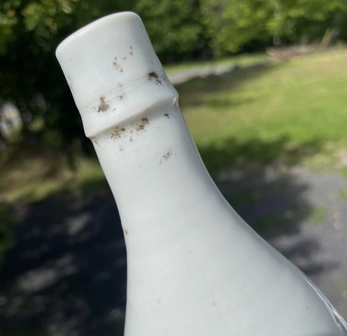 古玩陶瓷白釉酒瓶真品鑒賞圖