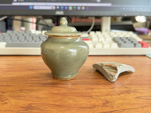 古玩陶瓷龍泉青瓷蓋罐真品鑒賞圖