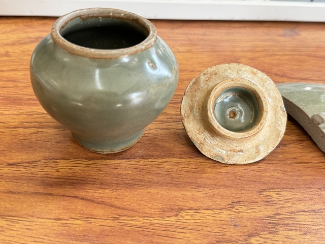 古玩陶瓷龍泉青瓷蓋罐真品鑒賞圖