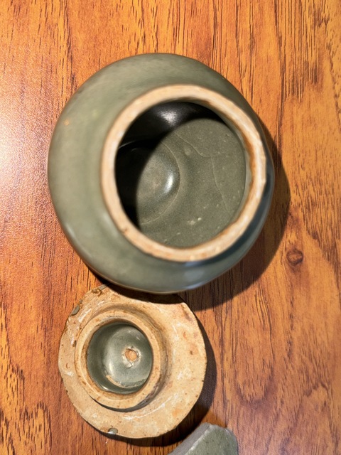 古玩陶瓷龍泉青瓷蓋罐真品鑒賞圖