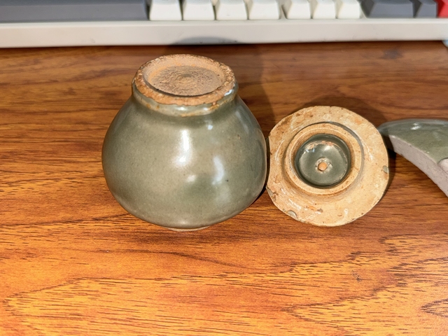 古玩陶瓷龍泉青瓷蓋罐真品鑒賞圖