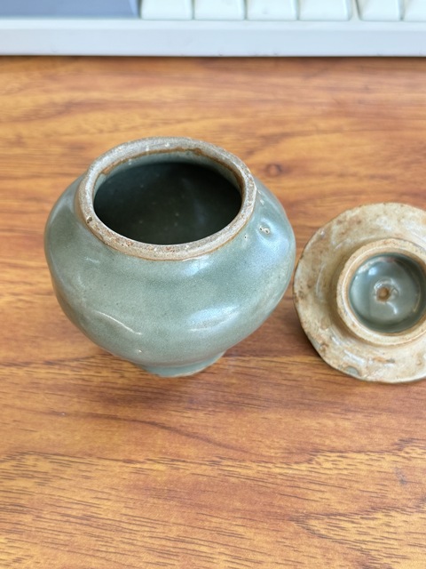 古玩陶瓷龍泉青瓷蓋罐真品鑒賞圖