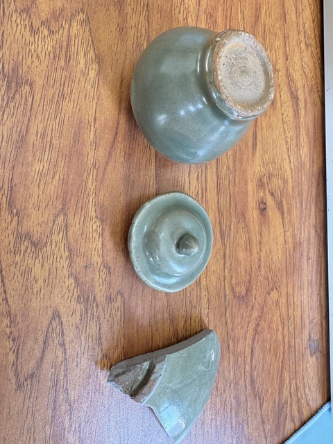 古玩陶瓷龍泉青瓷蓋罐真品鑒賞圖