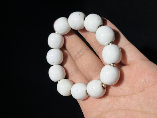古玩陶瓷白釉手串真品鑒賞圖