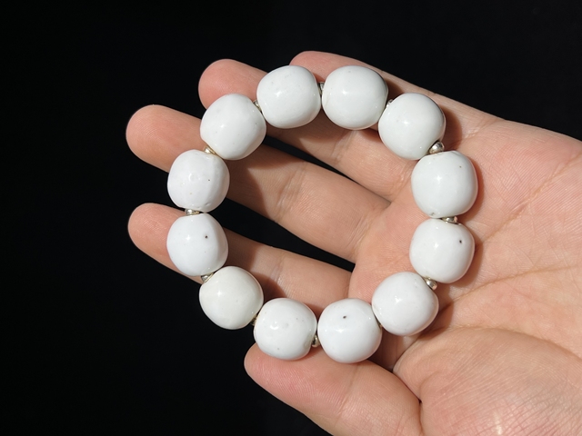 古玩陶瓷白釉手串真品鑒賞圖