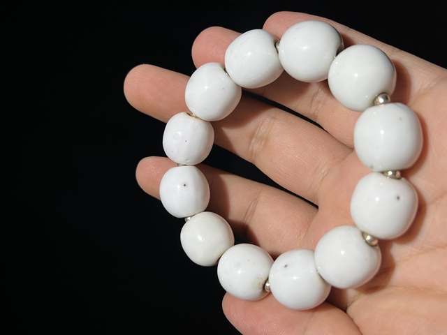古玩陶瓷白釉手串真品鑒賞圖