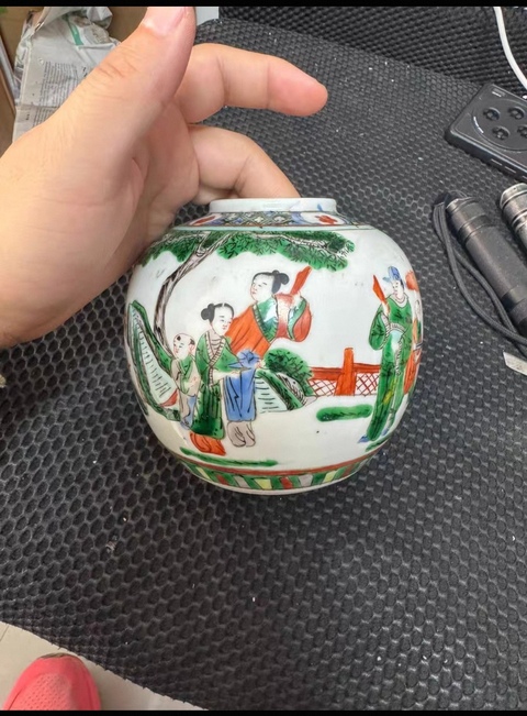 古玩陶瓷五彩人物紋罐真品鑒賞圖