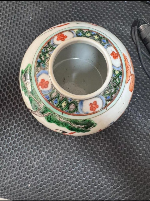 古玩陶瓷五彩人物紋罐真品鑒賞圖