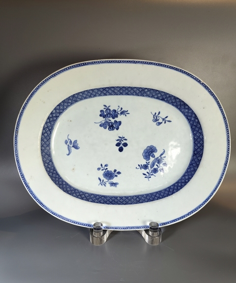 古玩陶瓷青花花卉紋折沿盤真品鑒賞圖