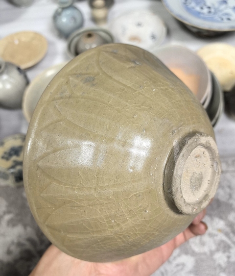 古玩陶瓷龍泉青瓷刻仰蓮紋碗真品鑒賞圖