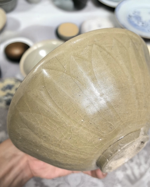 古玩陶瓷龍泉青瓷刻仰蓮紋碗真品鑒賞圖