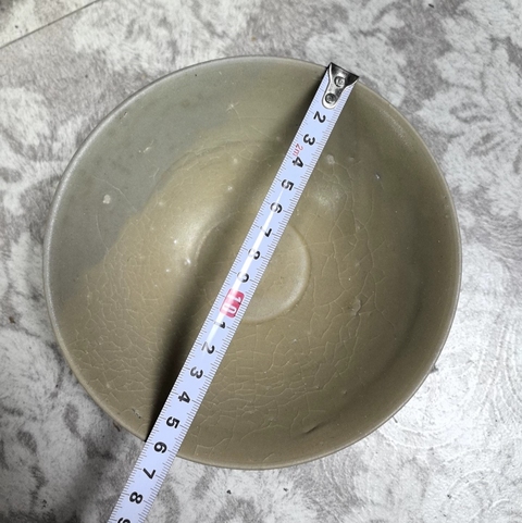 古玩陶瓷龍泉青瓷刻仰蓮紋碗真品鑒賞圖