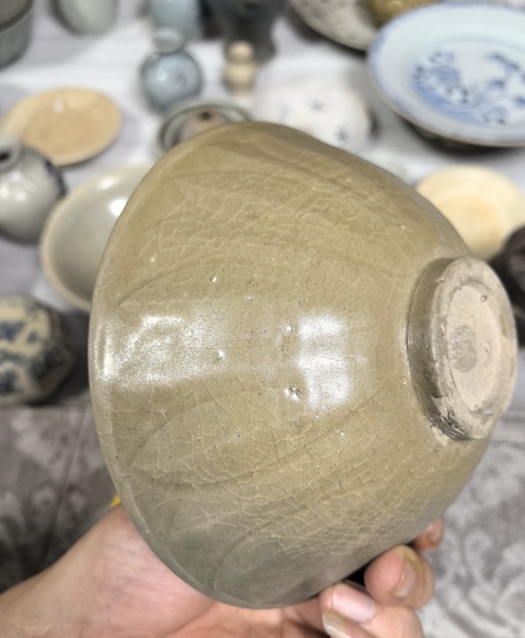 古玩陶瓷龍泉青瓷刻仰蓮紋碗真品鑒賞圖