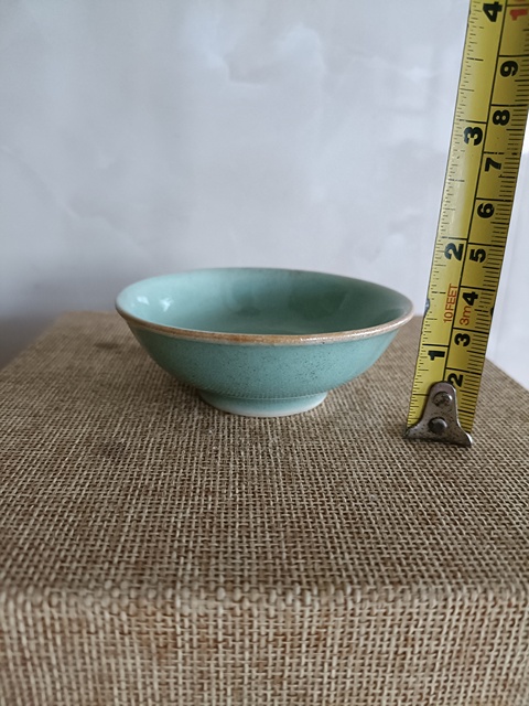 古玩陶瓷豆青釉淺碗真品鑒賞圖