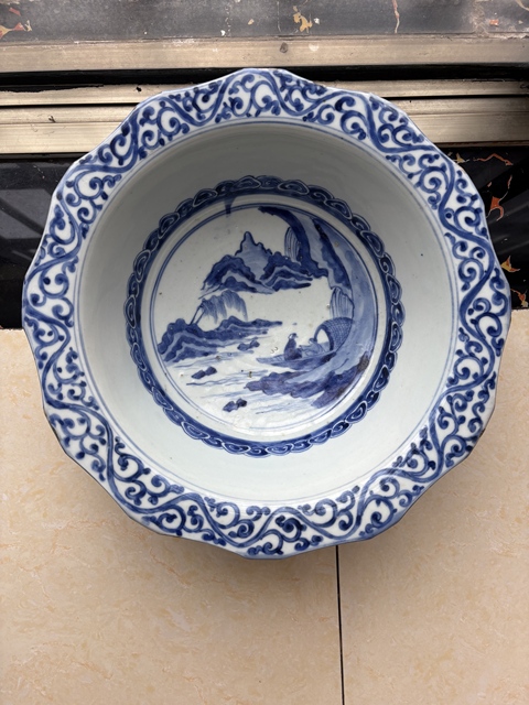 古玩陶瓷山水紋青花花口折沿凈手盆真品鑒賞圖