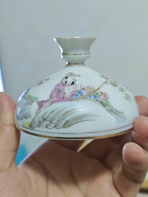 古玩陶瓷粉彩蓋盅真品鑒賞圖