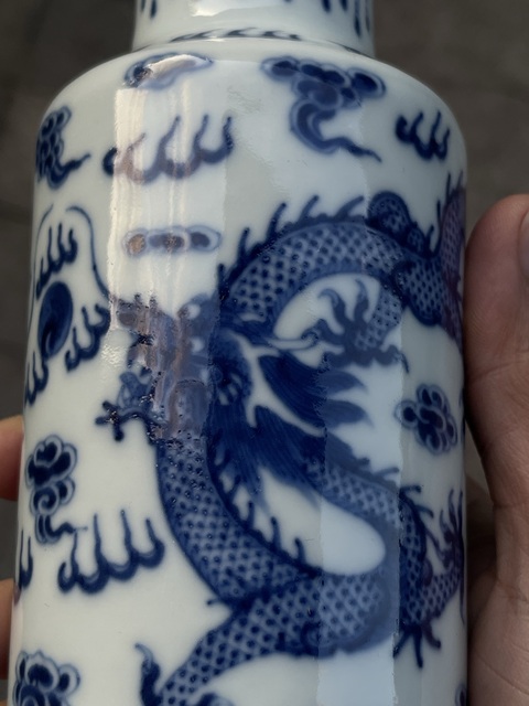 古玩陶瓷青花龍紋棒槌瓶真品鑒賞圖