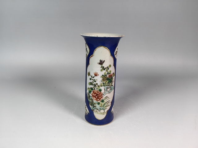 古玩陶瓷晚清祭藍開窗五彩花卉紋花觚真品鑒賞圖