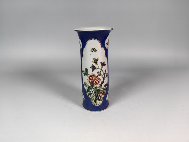 古玩陶瓷晚清祭藍開窗五彩花卉紋花觚真品鑒賞圖