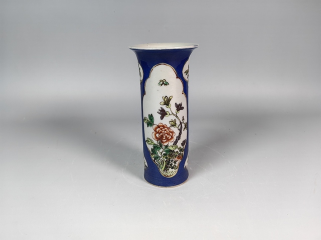 古玩陶瓷晚清祭藍開窗五彩花卉紋花觚真品鑒賞圖