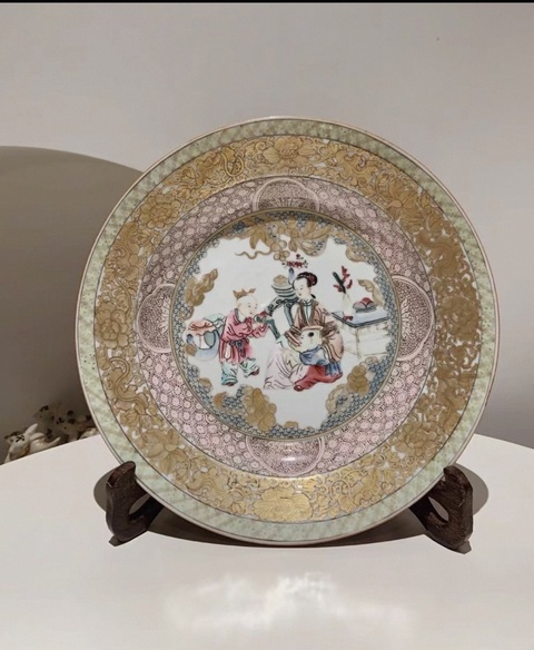 古玩陶瓷外胭脂粉彩人物盤真品鑒賞圖