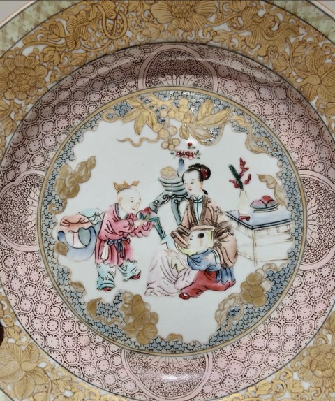 古玩陶瓷外胭脂粉彩人物盤真品鑒賞圖