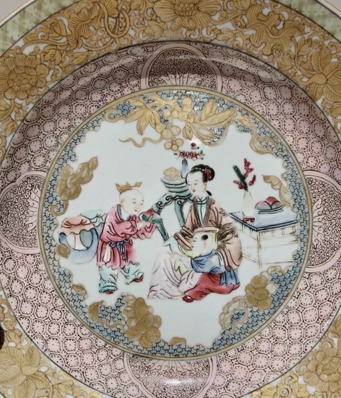 古玩陶瓷外胭脂粉彩人物盤真品鑒賞圖