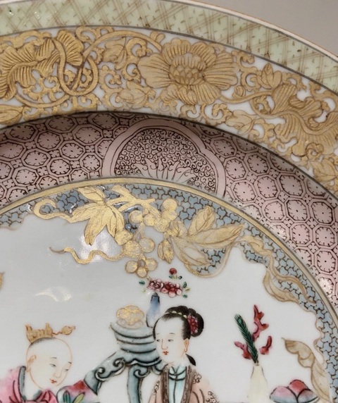 古玩陶瓷外胭脂粉彩人物盤真品鑒賞圖