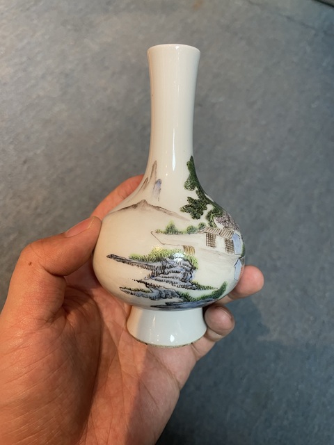 古玩陶瓷山水紋長頸瓶真品鑒賞圖