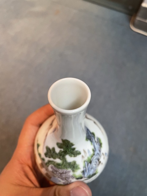 古玩陶瓷山水紋長頸瓶真品鑒賞圖