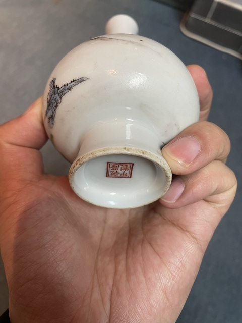 古玩陶瓷山水紋長頸瓶真品鑒賞圖