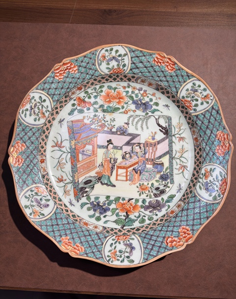 古玩陶瓷五彩人物故事紋花口盤真品鑒賞圖