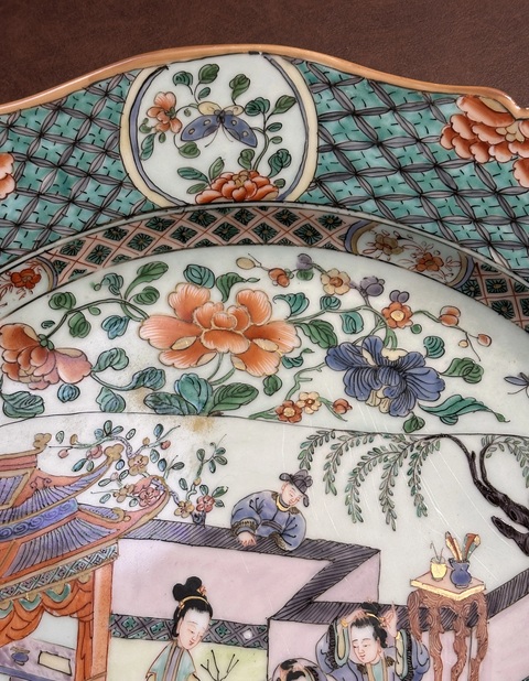 古玩陶瓷五彩人物故事紋花口盤真品鑒賞圖