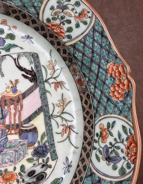 古玩陶瓷五彩人物故事紋花口盤真品鑒賞圖