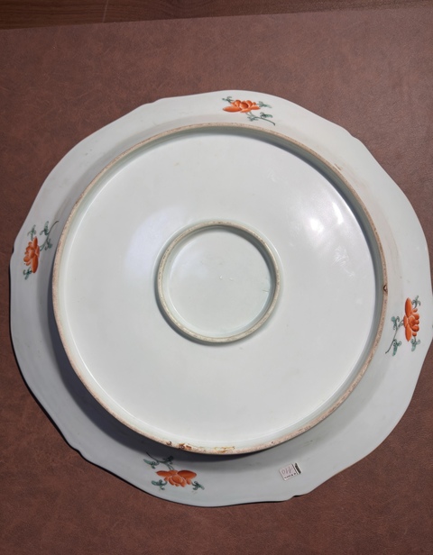 古玩陶瓷五彩人物故事紋花口盤真品鑒賞圖