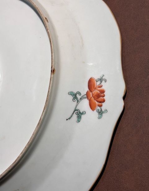 古玩陶瓷五彩人物故事紋花口盤真品鑒賞圖