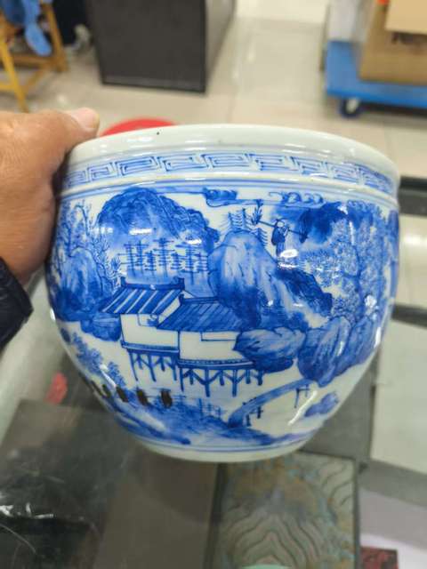 古玩陶瓷山水紋青花缸真品鑒賞圖