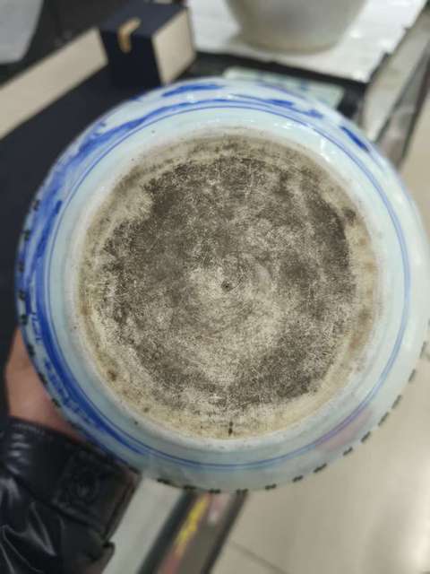 古玩陶瓷山水紋青花缸真品鑒賞圖