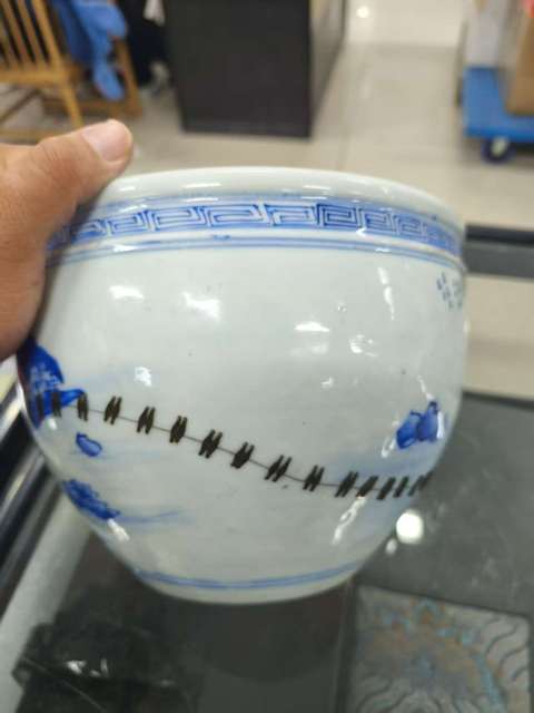 古玩陶瓷山水紋青花缸真品鑒賞圖