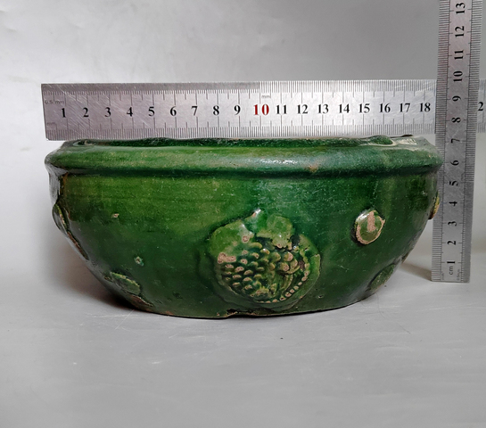 古玩陶瓷明代三彩貼塑魚紋鼓釘洗拍賣，當(dāng)前價(jià)格3999元