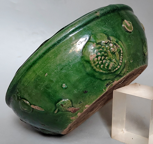 古玩陶瓷明代三彩貼塑魚紋鼓釘洗拍賣，當(dāng)前價(jià)格3999元