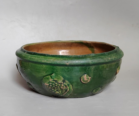 古玩陶瓷明代三彩貼塑魚紋鼓釘洗拍賣，當(dāng)前價(jià)格3999元