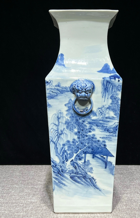 古玩陶瓷清中期 青花山水紋雙耳四方尊真品鑒賞圖