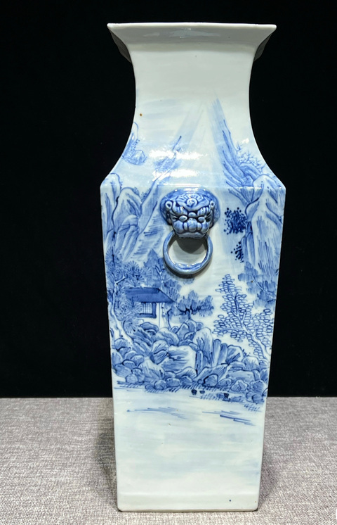 古玩陶瓷清中期 青花山水紋雙耳四方尊真品鑒賞圖