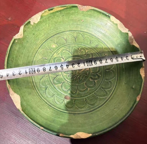 古玩陶瓷綠釉刻花盤真品鑒賞圖