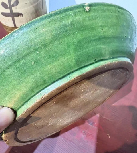 古玩陶瓷綠釉刻花盤真品鑒賞圖