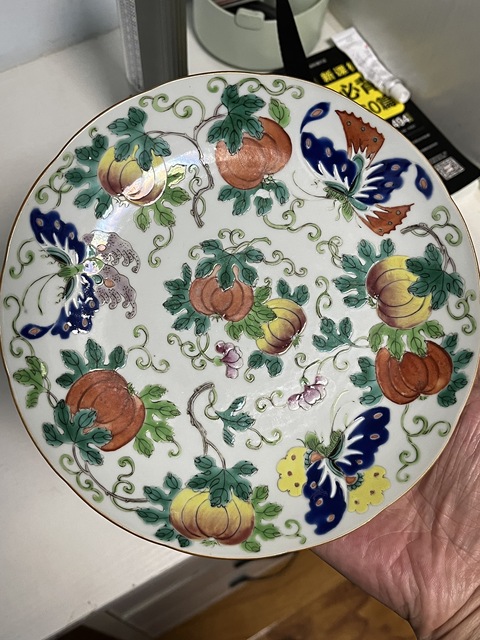 古玩陶瓷瓜蝶連綿粉彩盤真品鑒賞圖